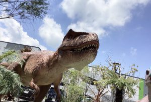【千葉ニュータウン店に恐竜がやってきた！】写真
