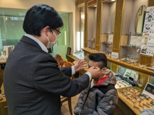 千葉メガネには1級眼鏡作製技能士が常駐しています写真